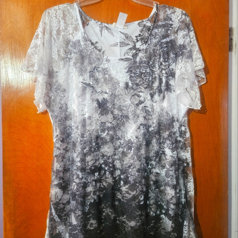 Brittany Black Graphic Short Sleeve T-Shirt White and Black